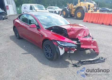 2024 Tesla Model 3 z USA, uszkodzony, nr VIN 5YJ3E1EA8RF727696